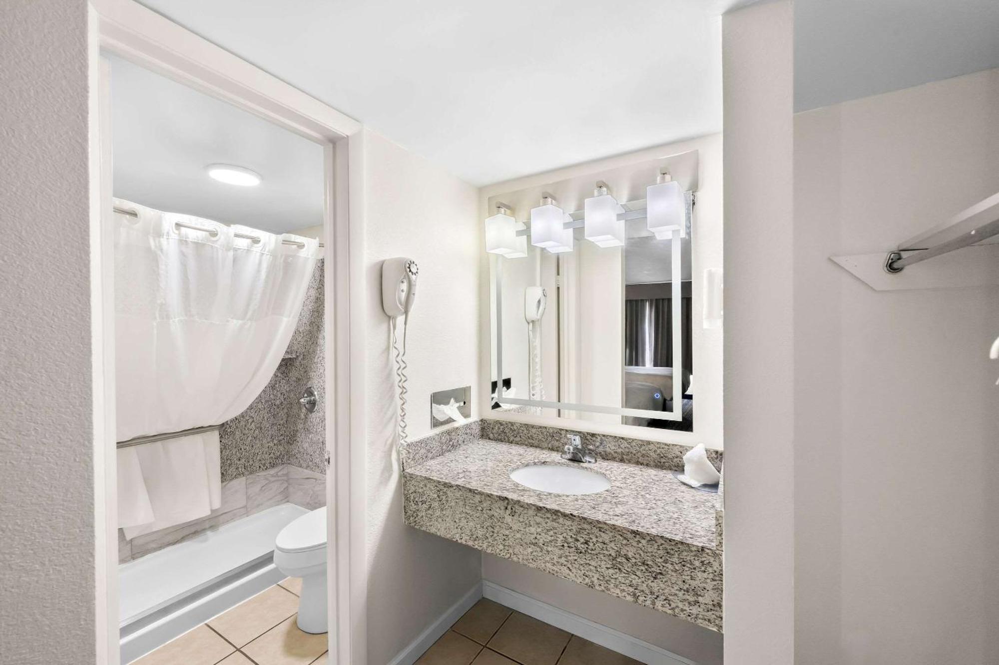 Quality Inn Лурей Экстерьер фото